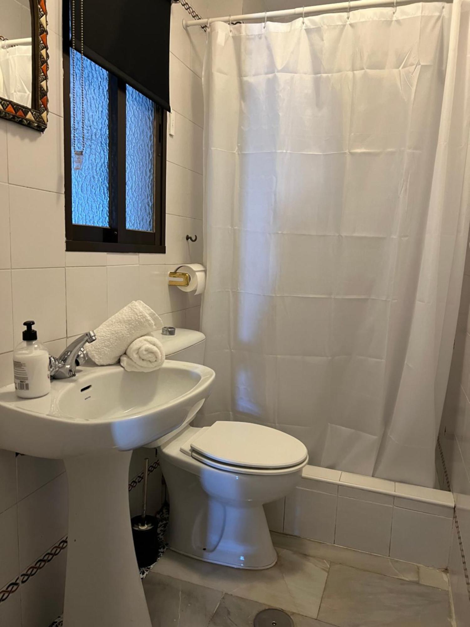 Casa Georgina - Cozy 2 Bed 2 Bath Groundfloor Apartment